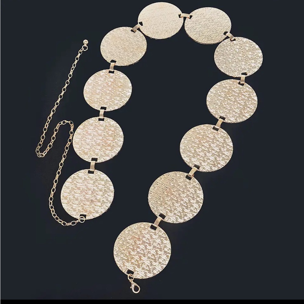 1211. Chic Gold Disc Belt